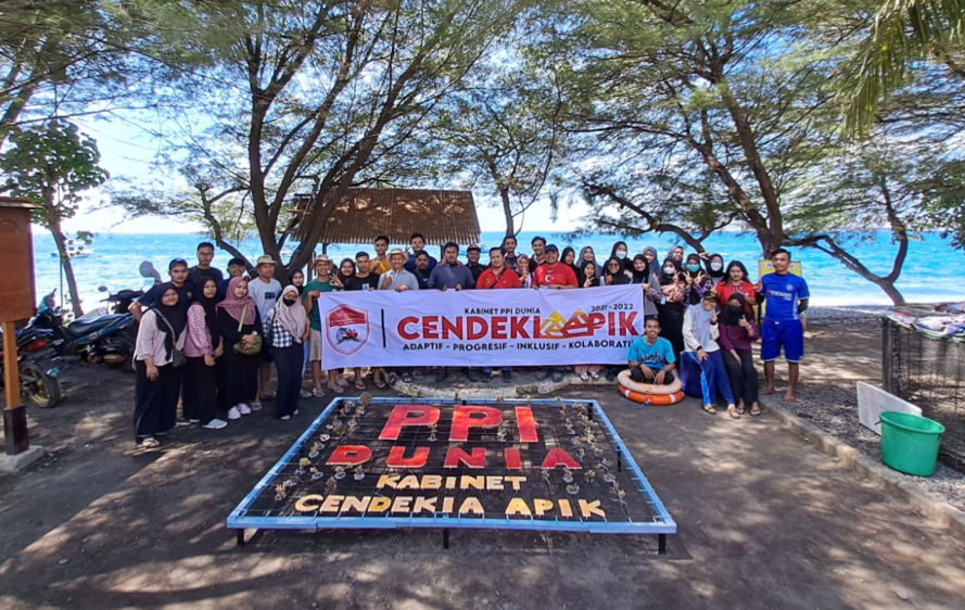 Perhimpunan Pelajar Indonesia se-Dunia (PPI Dunia) melaksanakan programpengabdian masyarakat berupa kegiatan pelestarianekosistem laut.