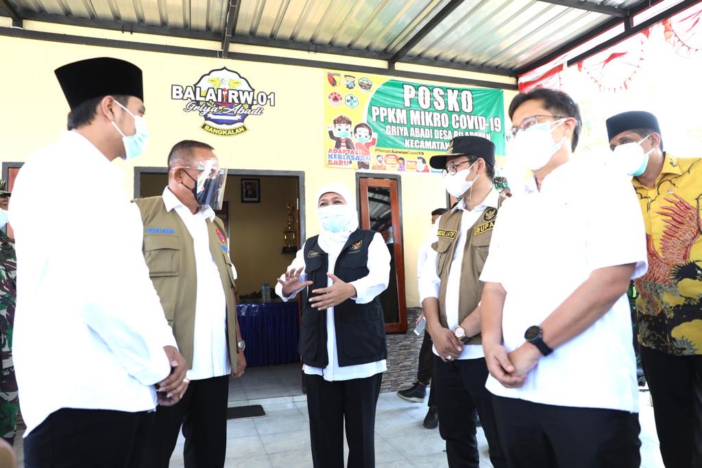 Menteri Kesehatan Budi Gunadi Sadikin saat memantau pos penyekatan di Jembatan Suramadu