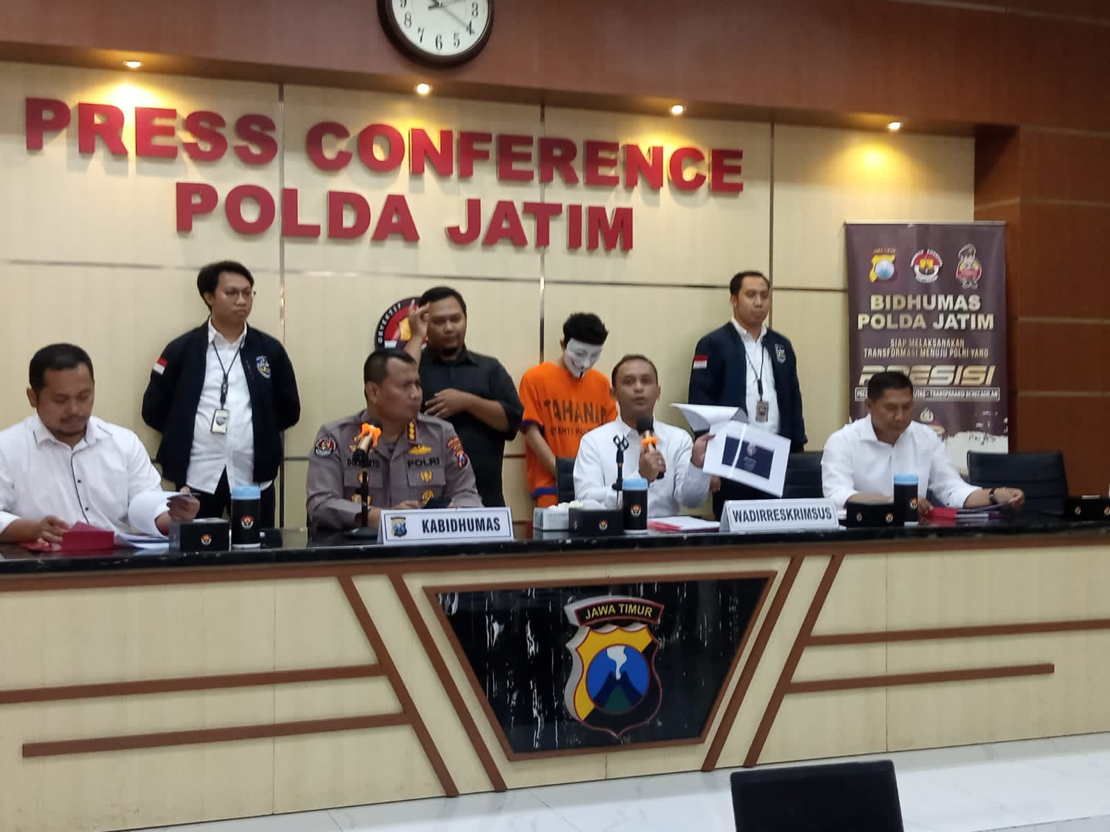 Ditreskrimsus Polda Jawa Timur mengungkap pelaku peretas website milik Pemkab Malang