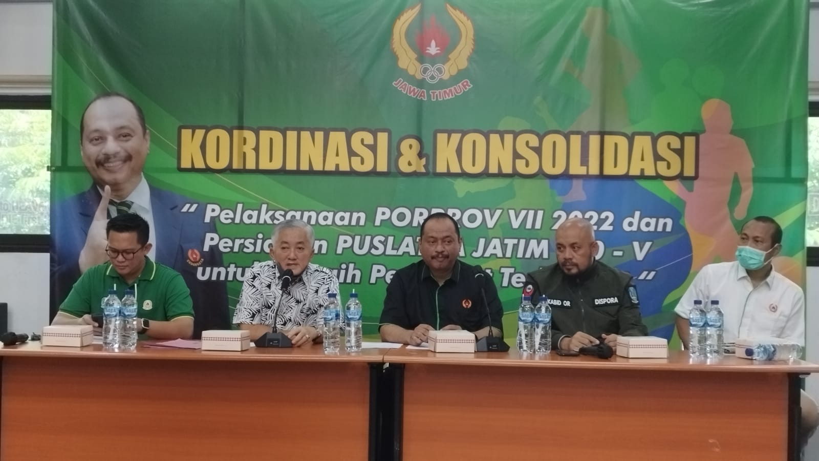 Rapat perdana persiapan Pekan Olahraga Provinsi (PORPROV) VIII Jawa Timur di lantai 2 kantor KONI