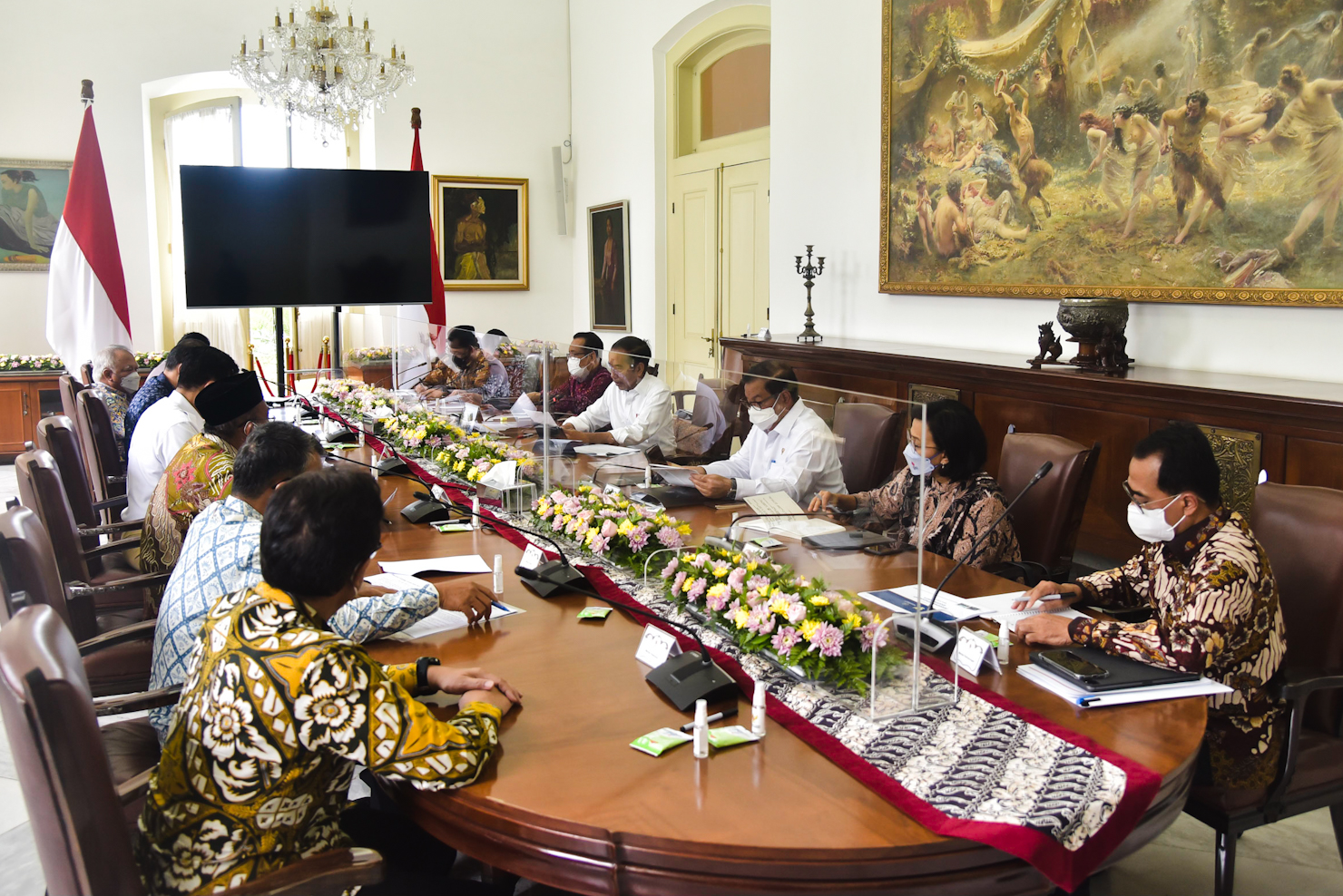 Presiden Jokowi memimpin Ratas mengenai Persiapan Menghadapi Idulfitri 1443 H/2022 M, Rabu (06/04/2022), di Istana Kepresidenan Bogor, Jawa Barat. (Setkab).