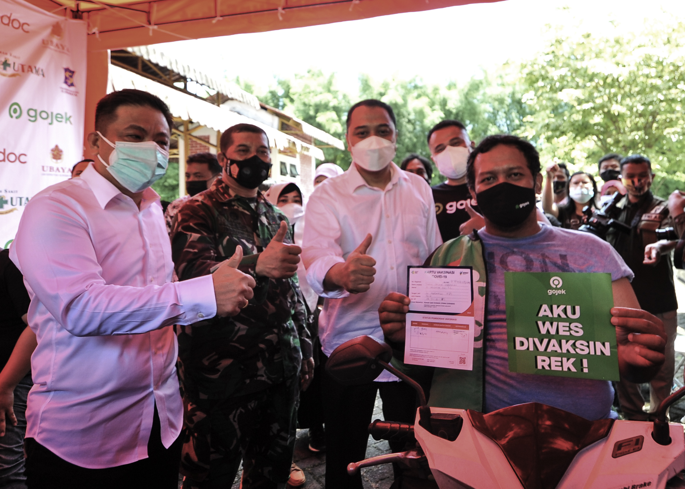 Wali Kota Surabaya, Eri Cahyadi saat meninjau pelaksanaan vaksinasi beberapa hari yang lalu