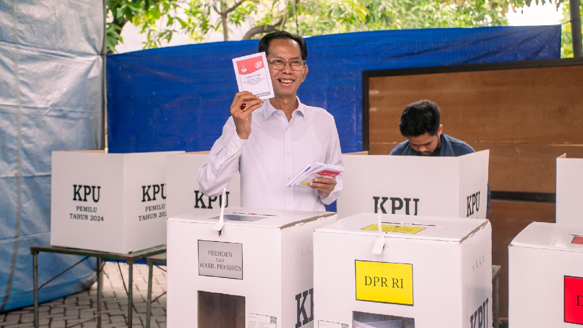 Ketua DPC PDI Perjuangan (PDIP) Kota Surabaya, Adi Sutarwijono