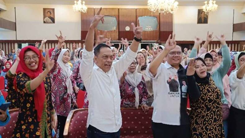 Caleg DPR RI Dapil Surabaya Sidoarjo, Agus Setiaji, bersama Caleg DPRD Surabaya Dapil 3, Anas Karno, menggelar gathering Tahun Baru 2024 