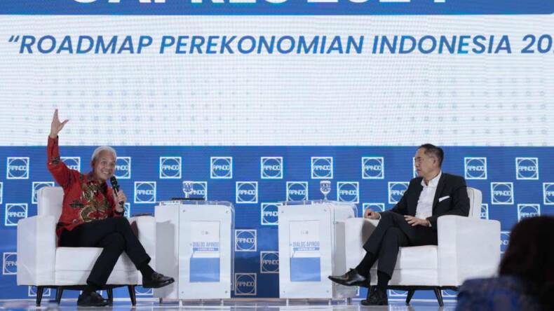 Ganjar Pranowo menjadi pembicara dialog Apindo 