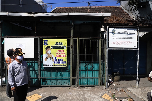 Suasana eksekusi bangunan aset Pemkot Surabaya oleh juru sita PN Surabaya.