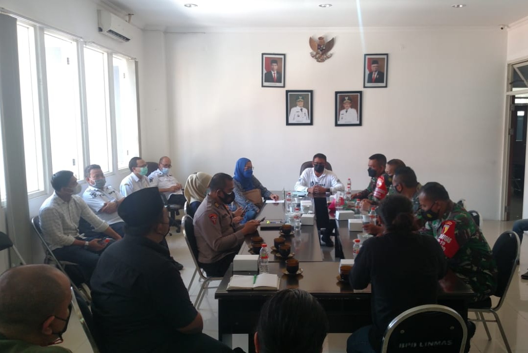 Suasana audiensi Paguyuban Warkop Surabaya (PWS) bersama Satgas Covid - 19 Kota Surabaya.
