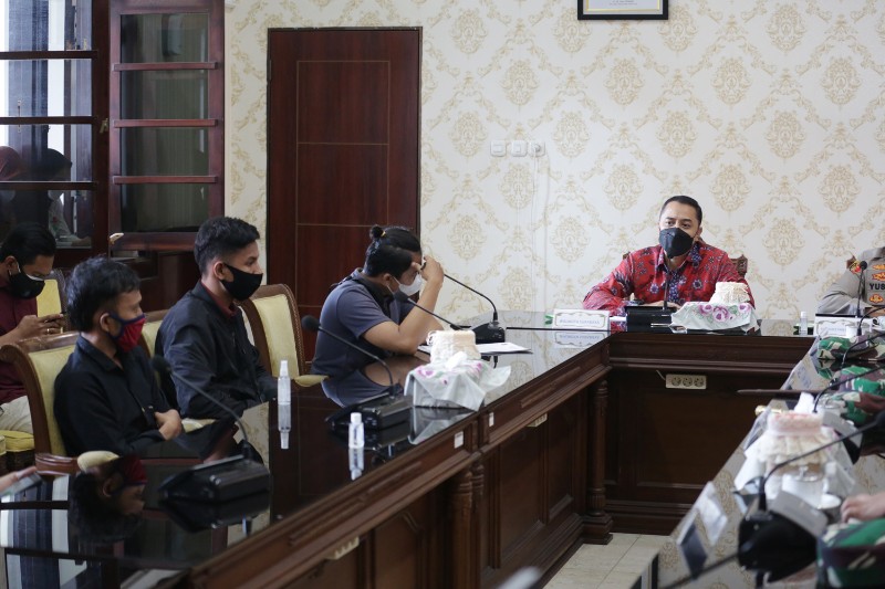 Suasana audiensi antara kalangan PKL dan Forkopimda Surabaya 