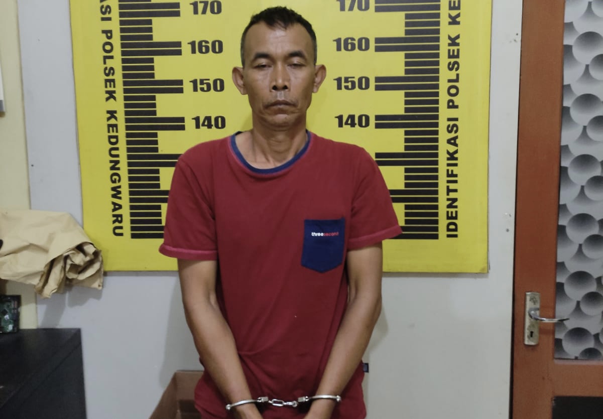 Pelaku saat diamankan di kantor Polisi