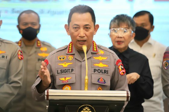Kapolri Jenderal Listyo Sigit Prabowo mengumumkan penanganan terbaru kasus tewasnya Brigadir Nofriansyah Yoshua Hutabarat atau Brigadir J di Mabes Polri, Jakarta, Selasa (9/10/2022).