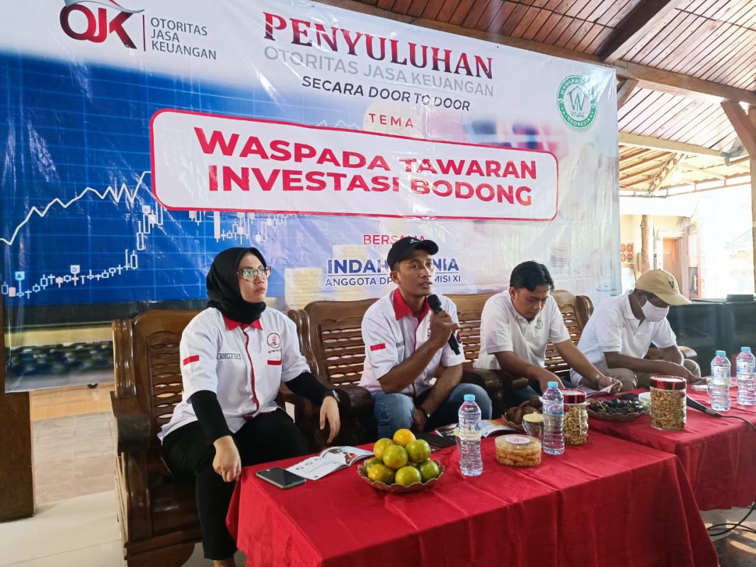 Junaidi Ketua TMP Kab. Sidoarjo memberikan sambutan dalam acara Penyuluhan Indah Kurnia dan OJK di Sidoarjo