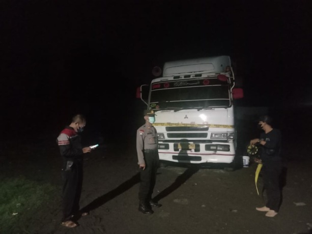 Polsek Ngoro melakukan olah TKP laka kerja di PT. HAN Desa Manduromanggunggajah, Kecamatan Ngoro, Kabupaten Mojokerto, Kamis (23/6).