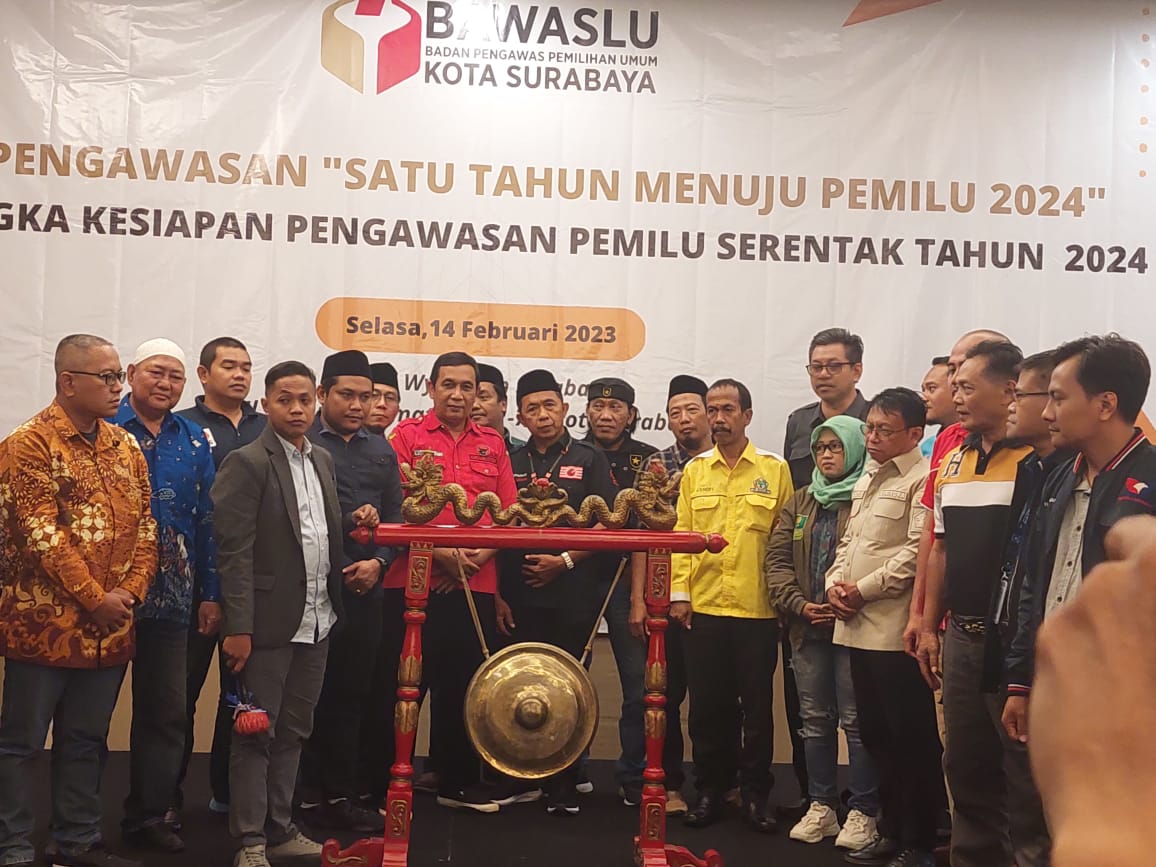 Badan Pengawas Pemilu (Bawaslu) Kota Surabaya menggelar Siaga Pengawasan "Satu Tahun Menuju Pemilu 2024" dalam rangka persiapan pengawasan Pemilu serentak tahun 2024 di Hotel Wyndham Surabaya