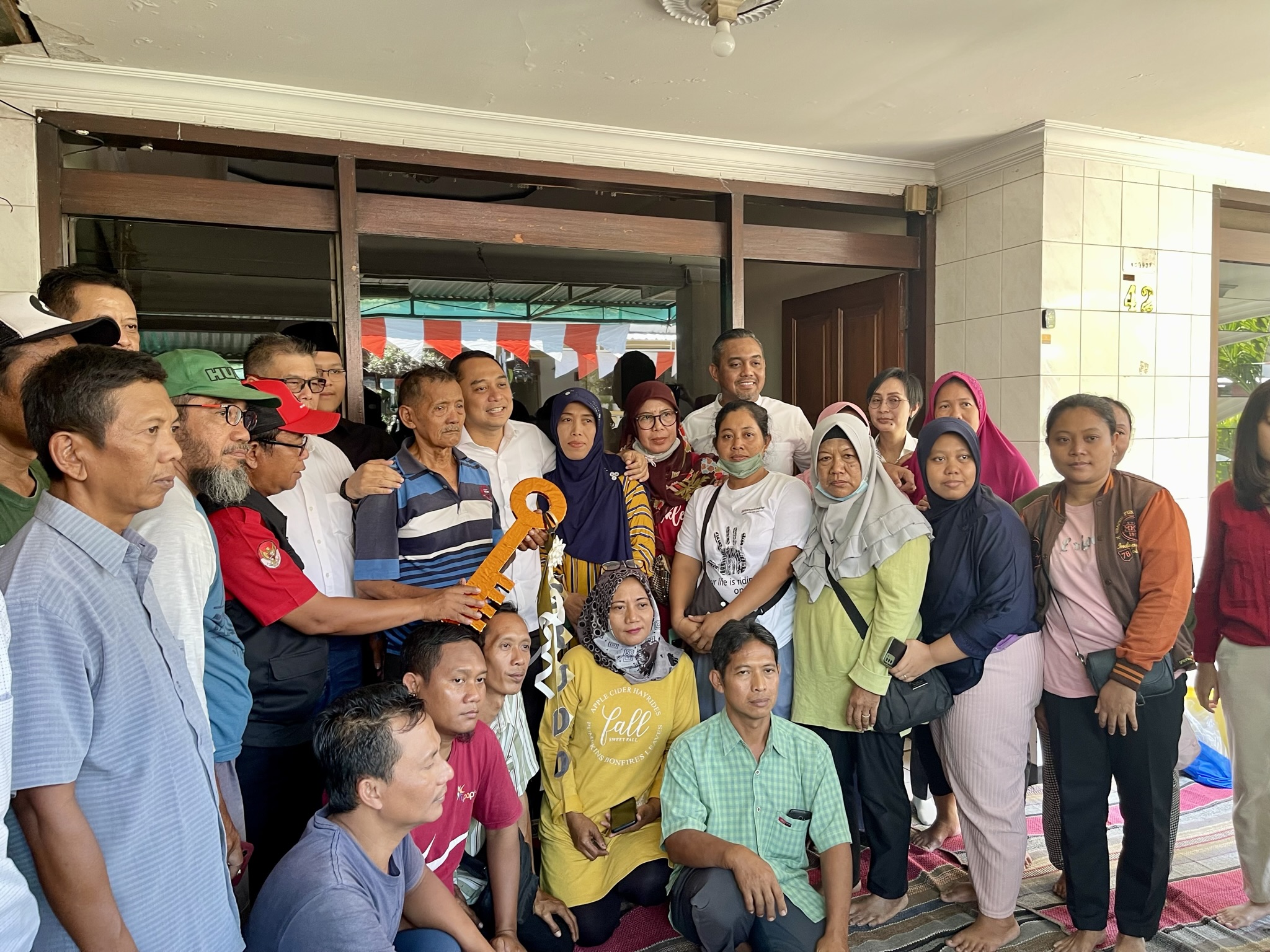Wali Kota Eri Cahyadi mendatangi warga Dukuh Pakis 4A yang rumahnya dieksekusi Pengadilan Negeri (PN) Surabaya