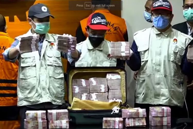 Barang bukti uang Rp 2 miliar yang diamankan penyidik KPK saat OTT Gubernur Sulsel Nurdin Abdullah
