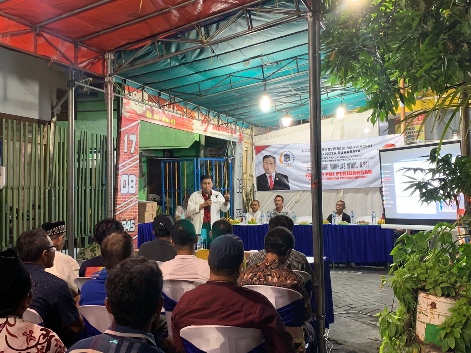 Anggota DPRD Surabaya Abdul Ghoni Muhklas Ni'am gelar Reses serap aspirasi RT 04 RW 03 Kelurahan Bulak, Kecamatan Bulak. Tepatnya di Jl Bogorami Selatan 2 Surabaya, Rabu malam, (12/10/2022)