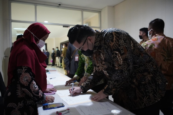 Bupati Kediri Hanindhito Himawan Pramana.
