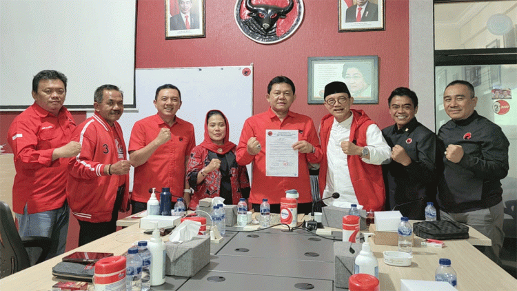 Bambang Rianto Terima Surat Tugas dari DPP PDIP sebagai Bacawali Kota Blitar