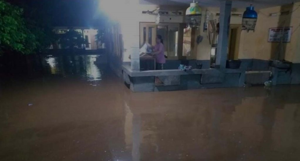 Kondisi banjir dua desa di Probolinggo pada Minggu (28/2/2021) malam
