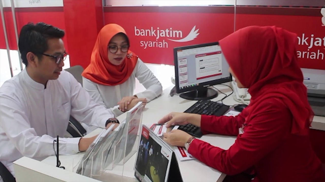 Komisi C DPRD Jatim meminta Gubernur Jatim untuk mempersiapkan spin off Unit Usaha Syariah menjadi Bank Umum Syariah (BUS) terwujud pada tahun ini.