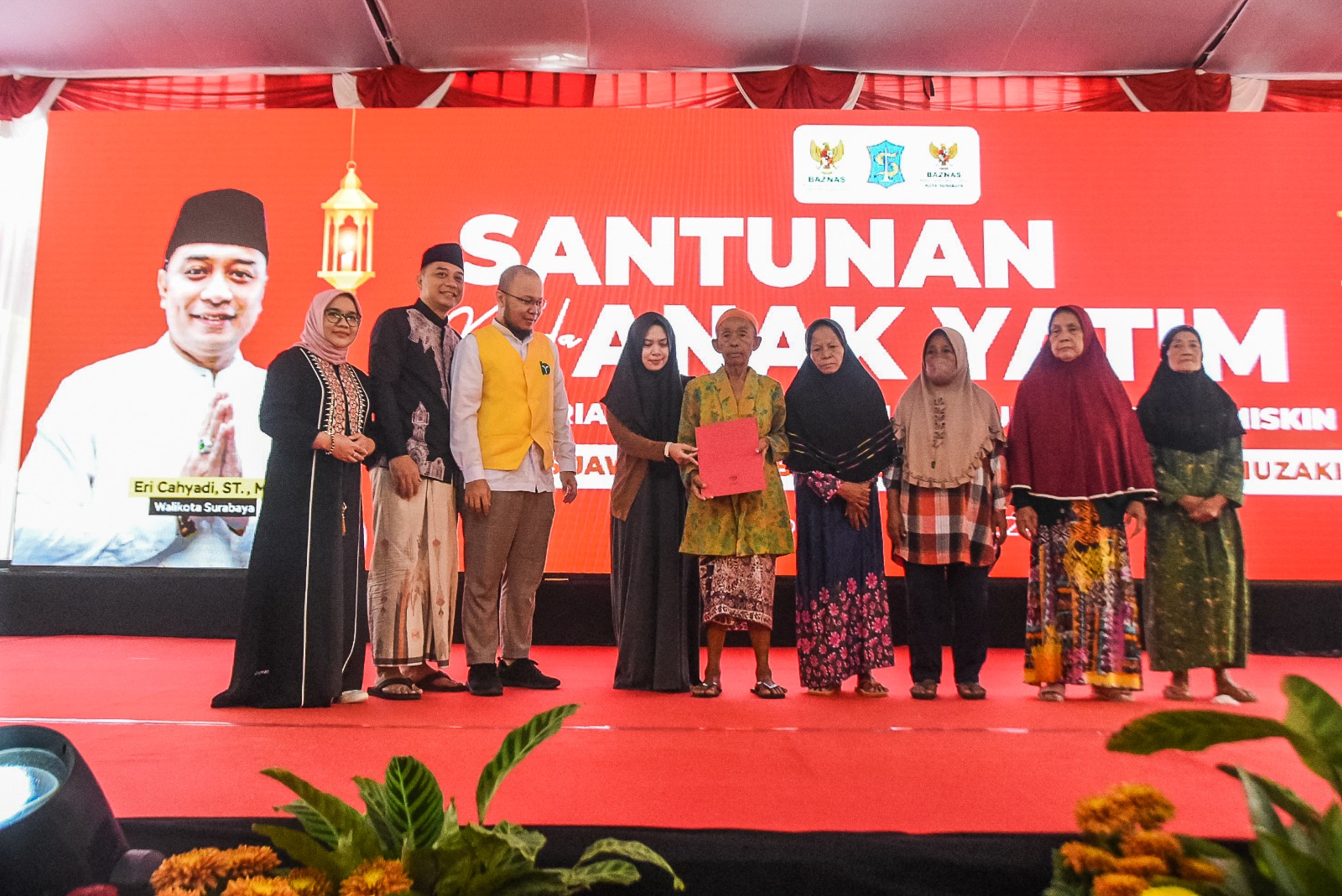 Baznas salurkan ribuan paket sembako untuk keluarga miskin di Surabaya