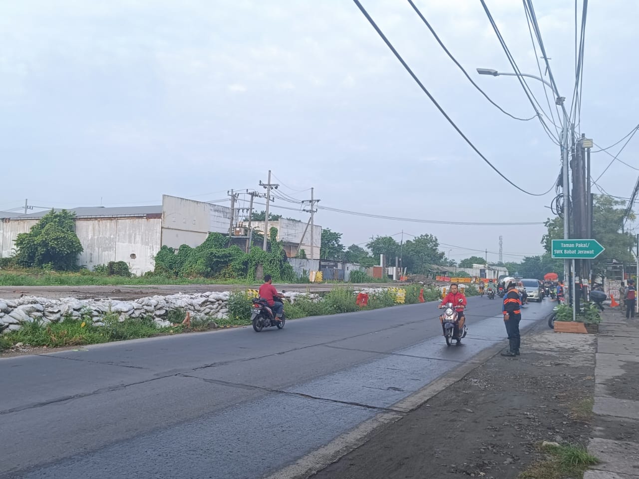 Pemkot Surabaya melanjutkan pembangunan box culvert di Jalan Raya Babat Jerawat - Pakal