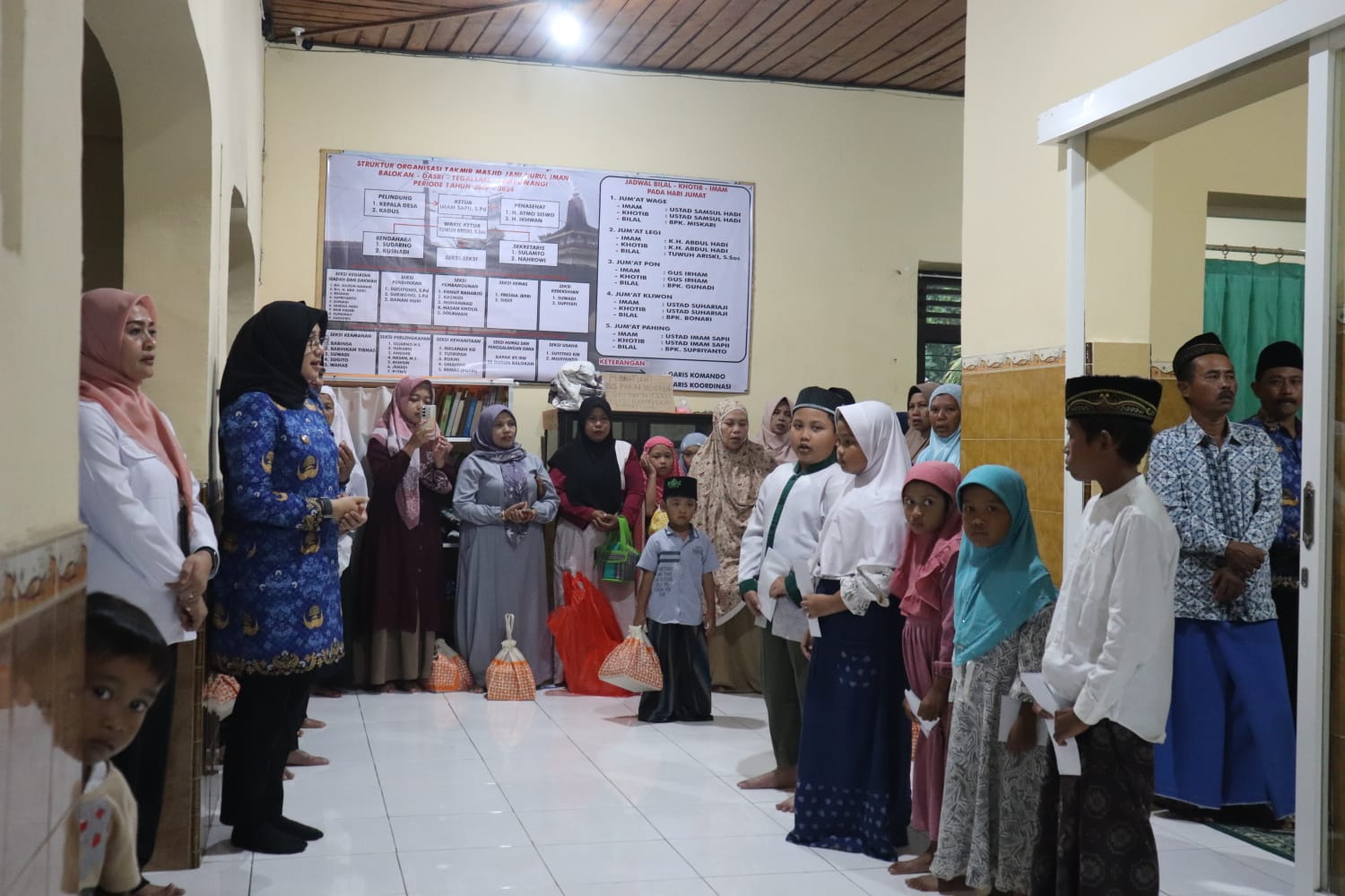 Program Bupati Ngantor di Desa (Bunga Desa) Perdana di 2024. (Sumber dok : Pemkab Banyuwangi)