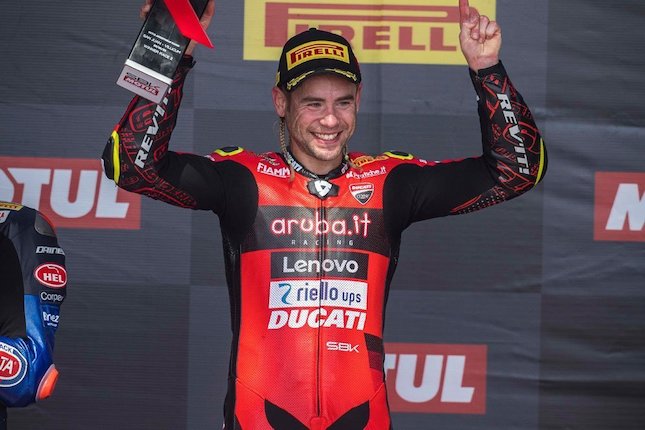 Musim pertama Bautista membela Ducati, memastikan gelar juara dunia WSBK 2022 . walau hanya meraih posisi kedua pada Race 2 WSBK di Sirkuit Mandalika Indonesia 2022.