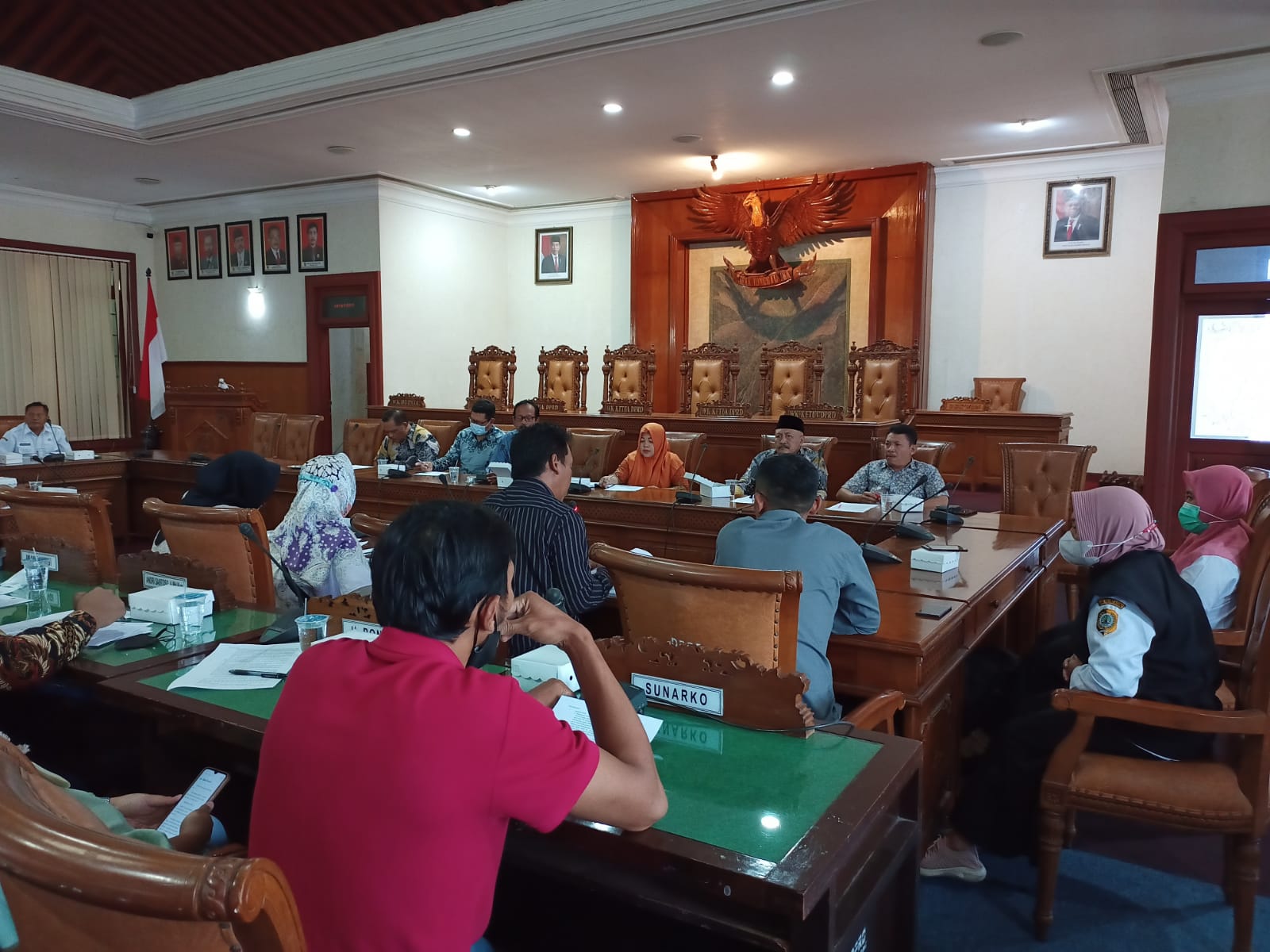 Suasana audiensi antara Komisi A DPRD Kabupaten Tulungagung dan peserta ujian perangkat Desa Boyolangu