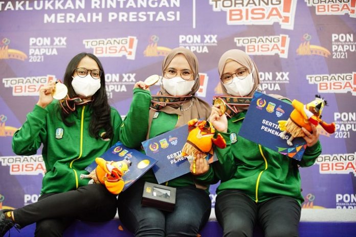 Tim Beregu Catur Kilat Putri Jatim berhasil meraih medali emas di PON XX 2021 Papua. (KONI Jatim)