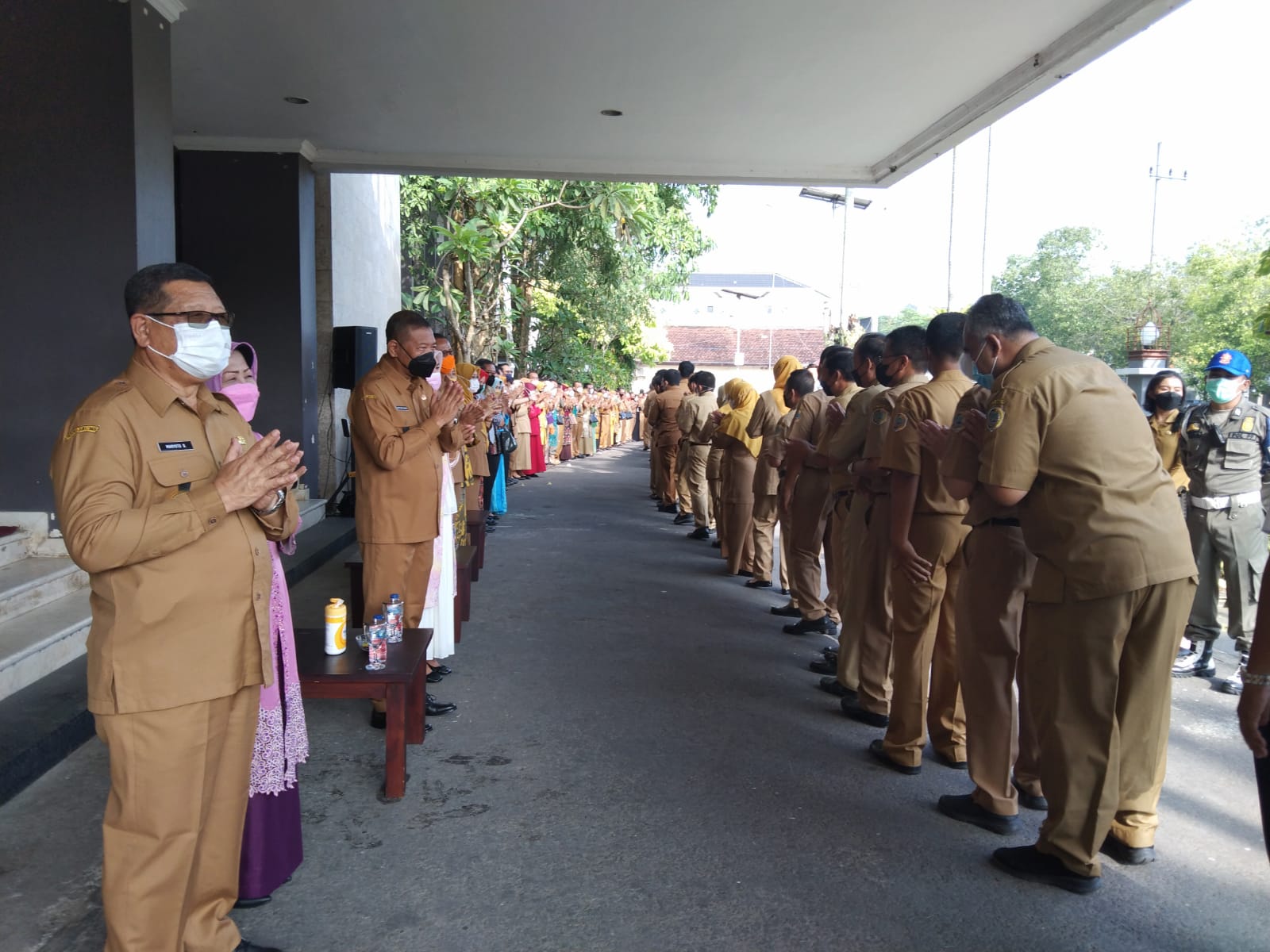Foto : Suasana Halal Bihalal ASN di Halaman Kantor Bupati (Joko Pramono)
