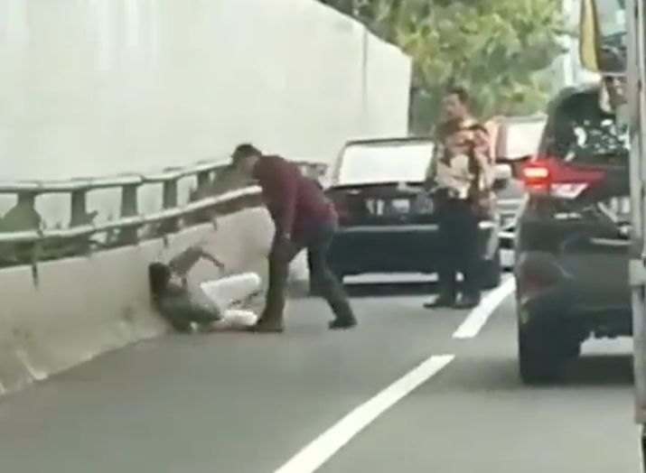 Foto penganiayaan Justin Frederick di Tol Jakarta