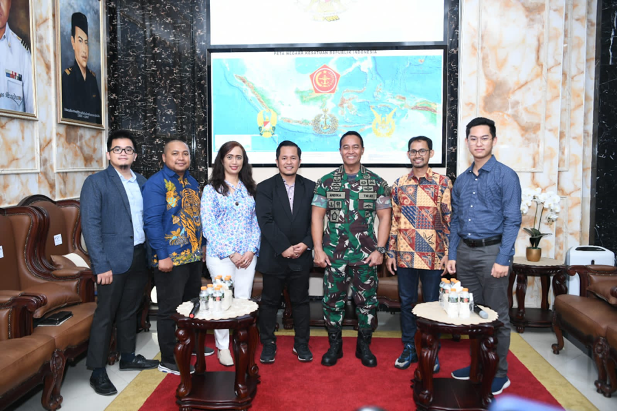 Jajaran pimpinan PPI Dunia Kabinet Cendekia Apik bersilaturahmi dengan Panglima TNI,Jenderal TNI Andika Perkasa, S.E., M.A., M.Sc., M.Phil., Ph.D di kawasan Merdeka Barat, Jakarta Pusat, Rabu (10/8)