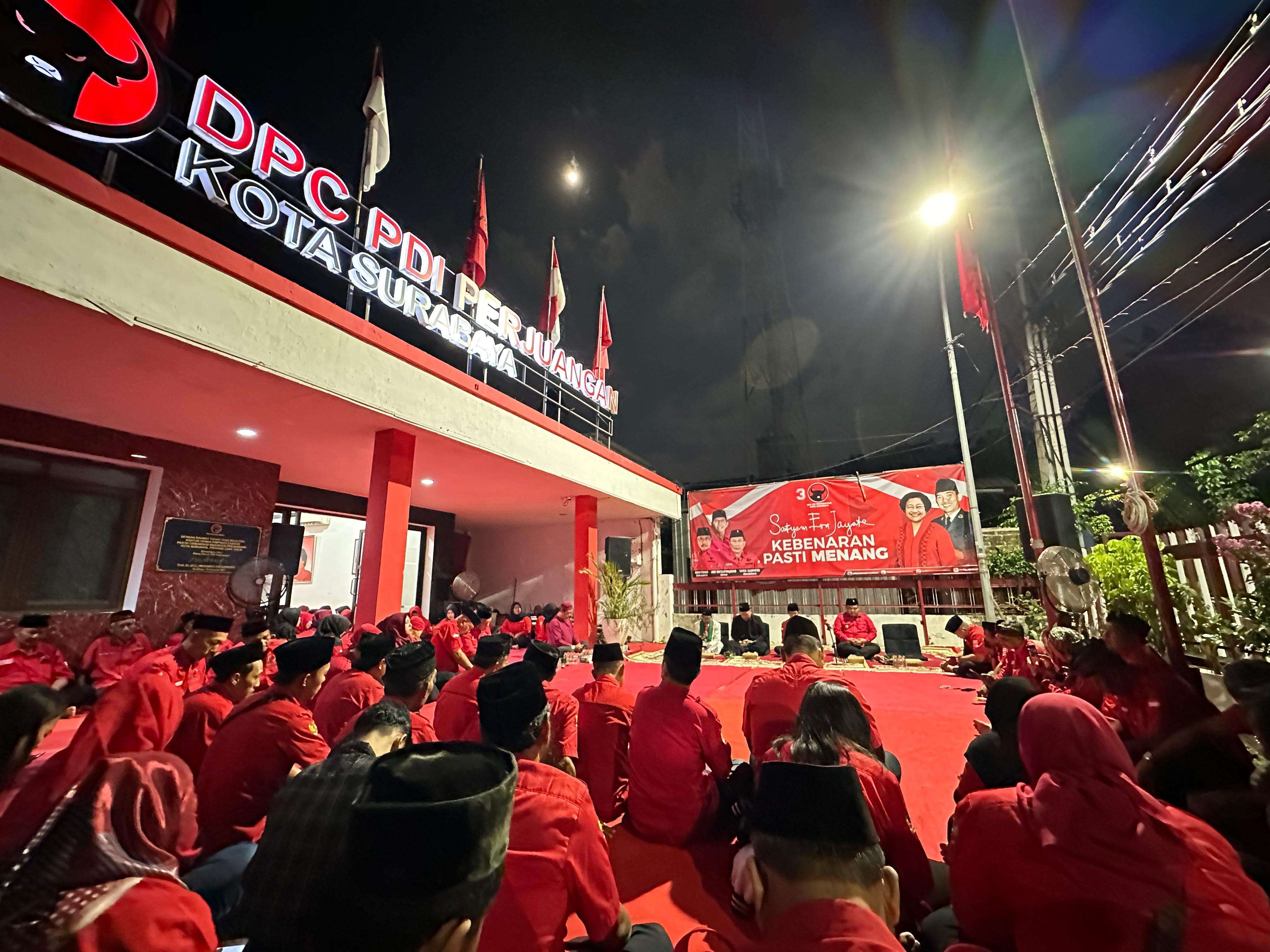 Haul Bung Karno ke-54 yang diikuti oleh kader-kader PDI Perjuangan Kota Surabaya (Foto: Dok Pribadi Adi Sutarwijono/RRI)