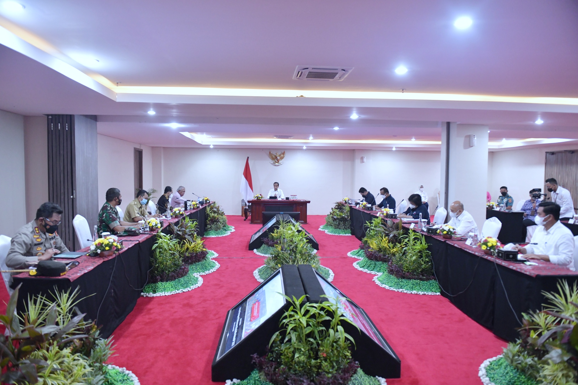 Presiden Jokowi memimpin Ratas Evaluasi Persiapan Pelaksanaan MotoGP Mandalika 2022.