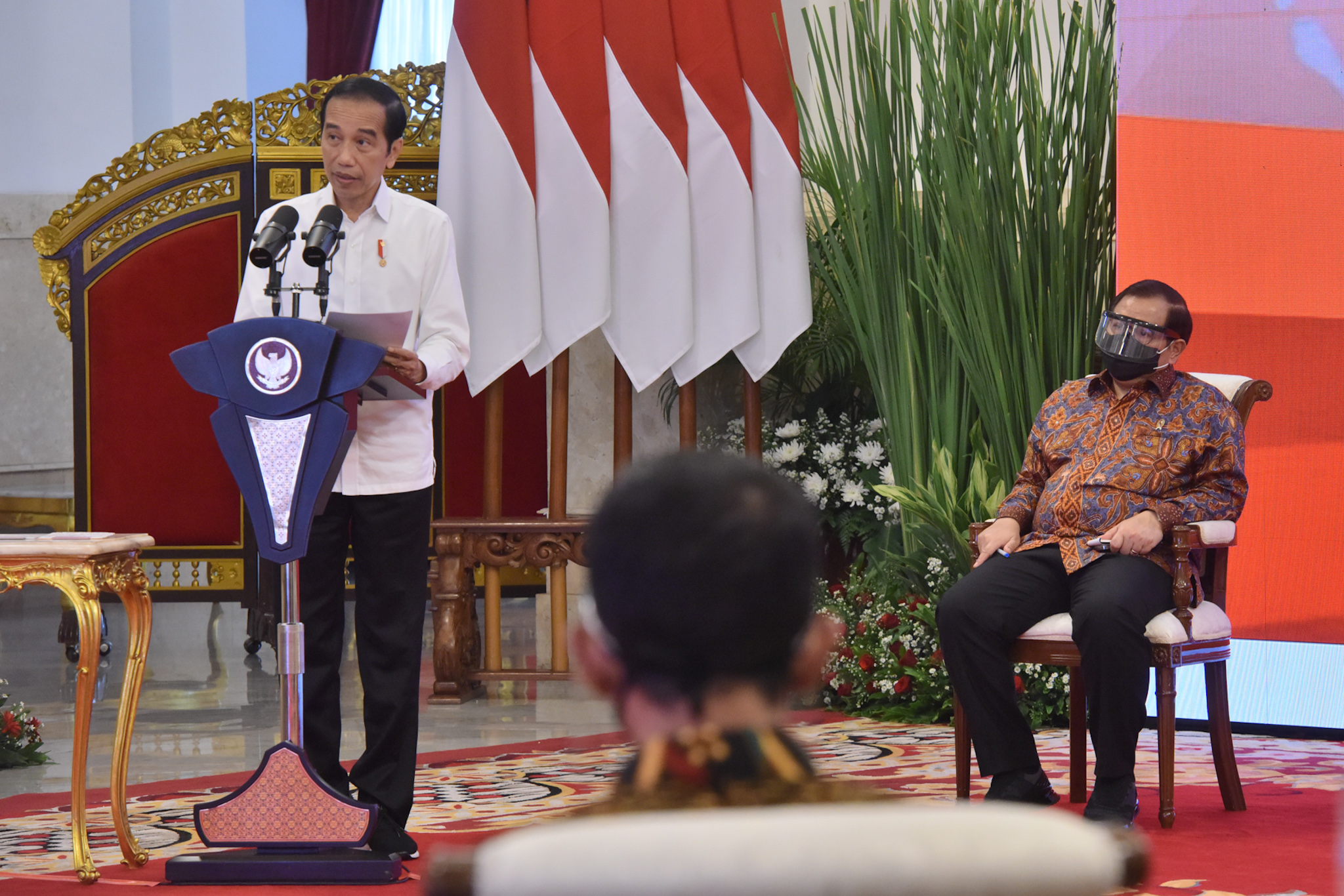 Peluncuran Bantuan Tunai Se-Indonesia Tahun 2021, di Istana Negara, Jakarta. 
