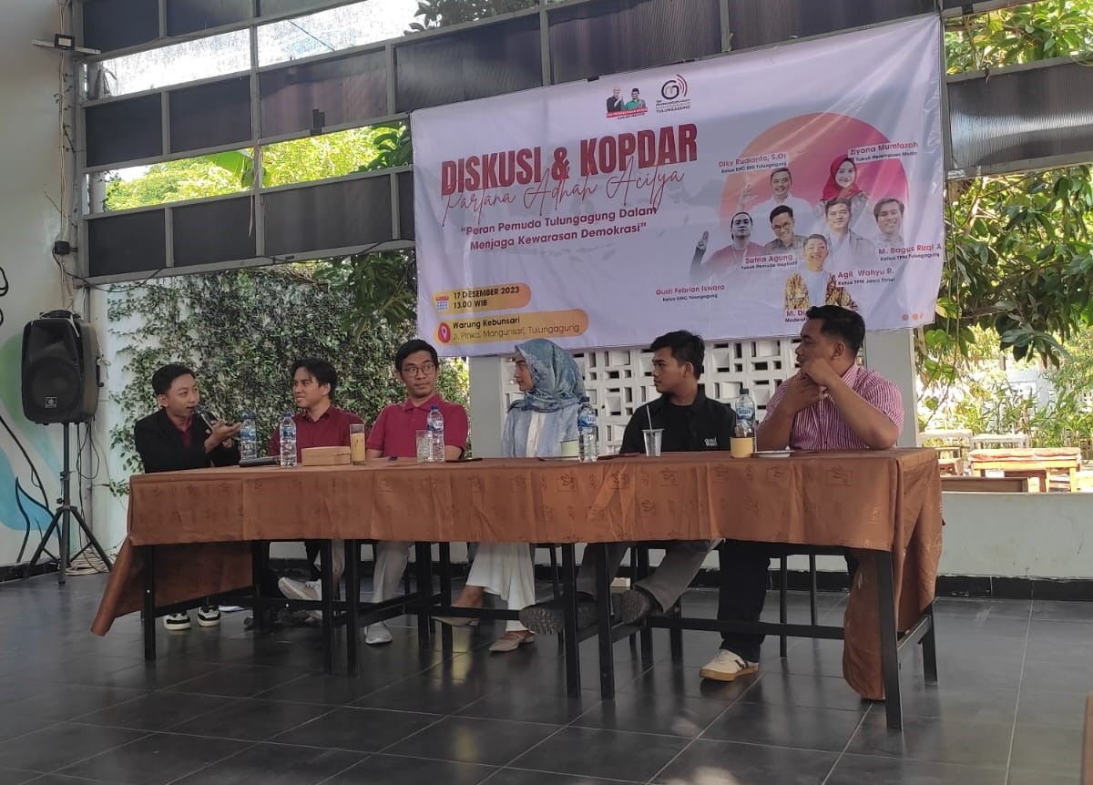 Ratusan anak muda bersama Tim Pemenangan Muda Tulungagung kopdar sekaligus mendeklarasikan diri mendukung penuh Ganjar - Mahfud di Pilpres 2024