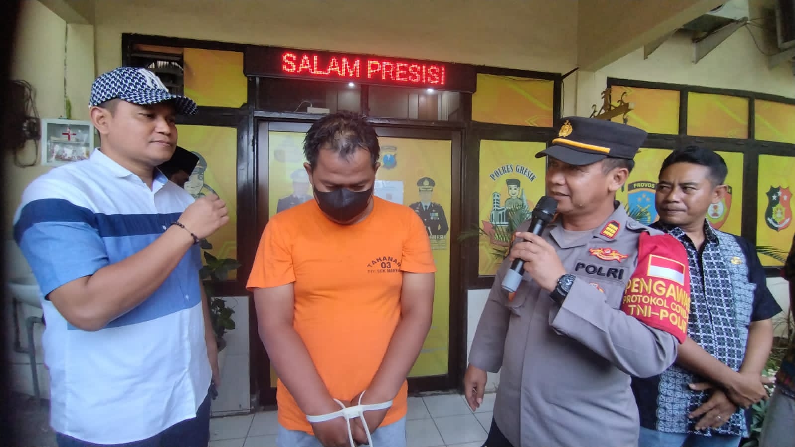 Petugas BUMN Gadungan bernama Ahmad Rizky Safari Aprianto (38) warga Jalan Kyai Sahlan, Manyar Sidorukun, Manyar Gresik