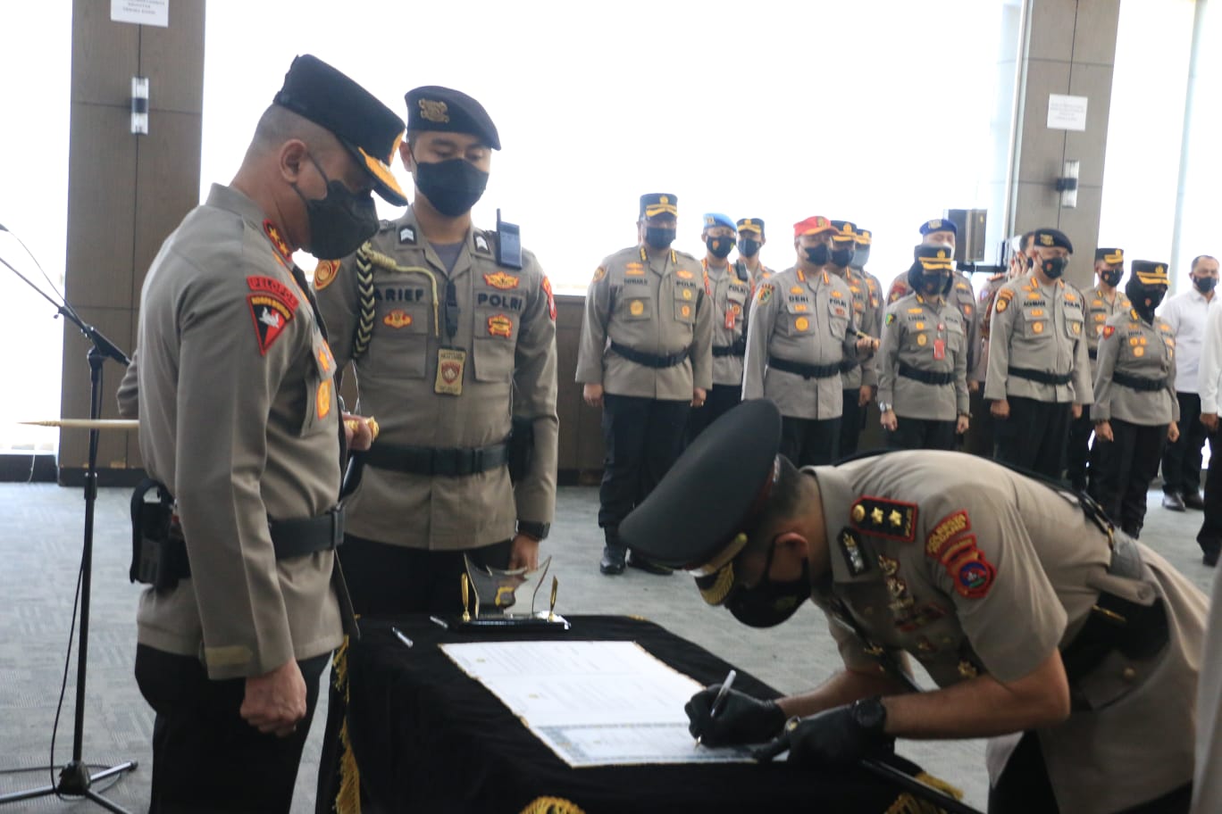 Upacara sertijab dipimpin Kapolda Sumbar Irjen Pol Teddy Minahasa