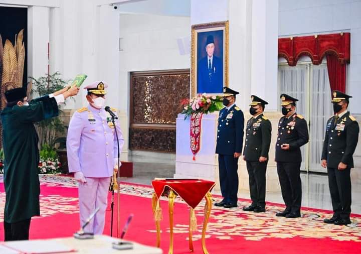 Presiden Joko Widodo melantik dan mengambil sumpah jabatan Laksamana TNI Yudo Margono sebagai Panglima Tentara Nasional Indonesia (TNI), pada Senin, 19 Desember 2022