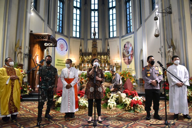Ketua DPR RI Puan Maharani saat mengunjungi Gereja Katedral Jakarta yang berada di Sawah Besar, Jakarta Pusat. (dpr)