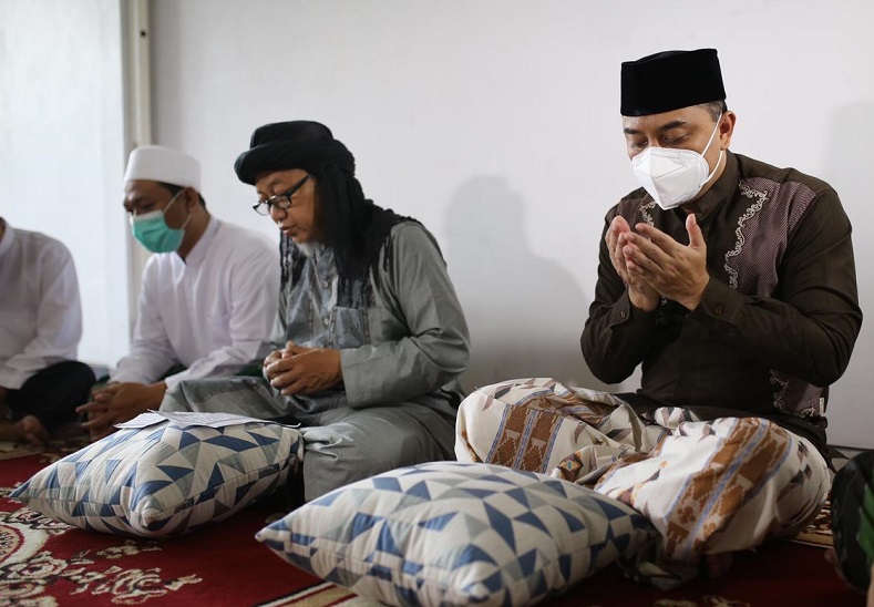 Wali Kota Surabaya terpilih, Eri Cahyadi menggelar khataman Alquran di kediamannya daerah Ketintang Surabaya, Kamis (25/2/2021)