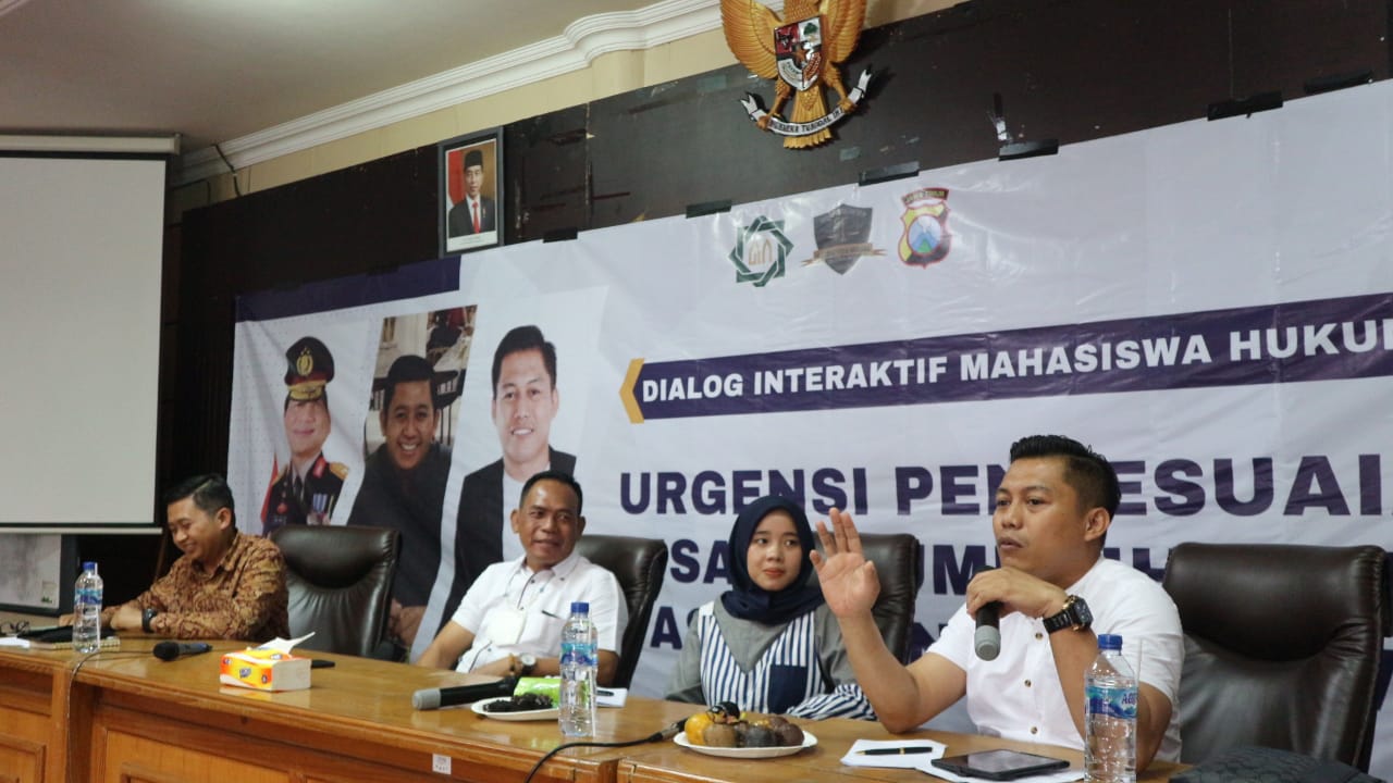 Abdul Ghoni Mukhlas Ni’am Anggota Komisi C DPRD Kota Surabaya saat dialog interkatif