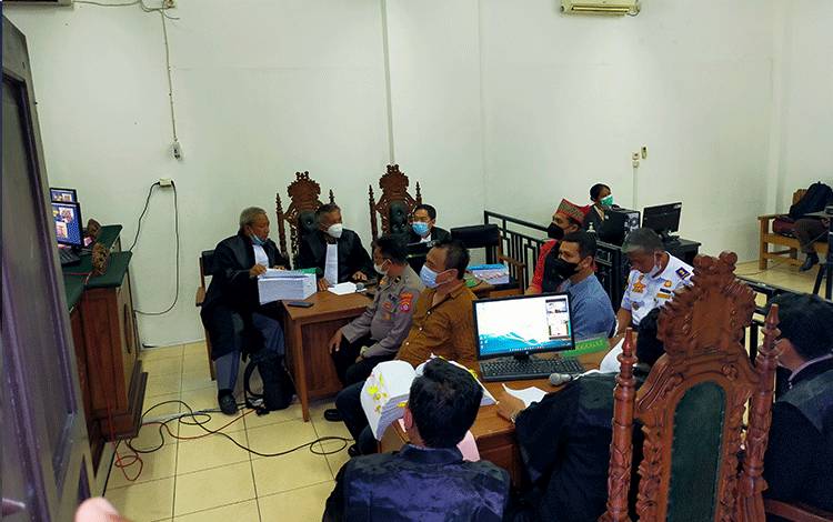 Para saksi saat memberikan keterangan di Pada sidang di Pengadilan Negeri Palangka Raya