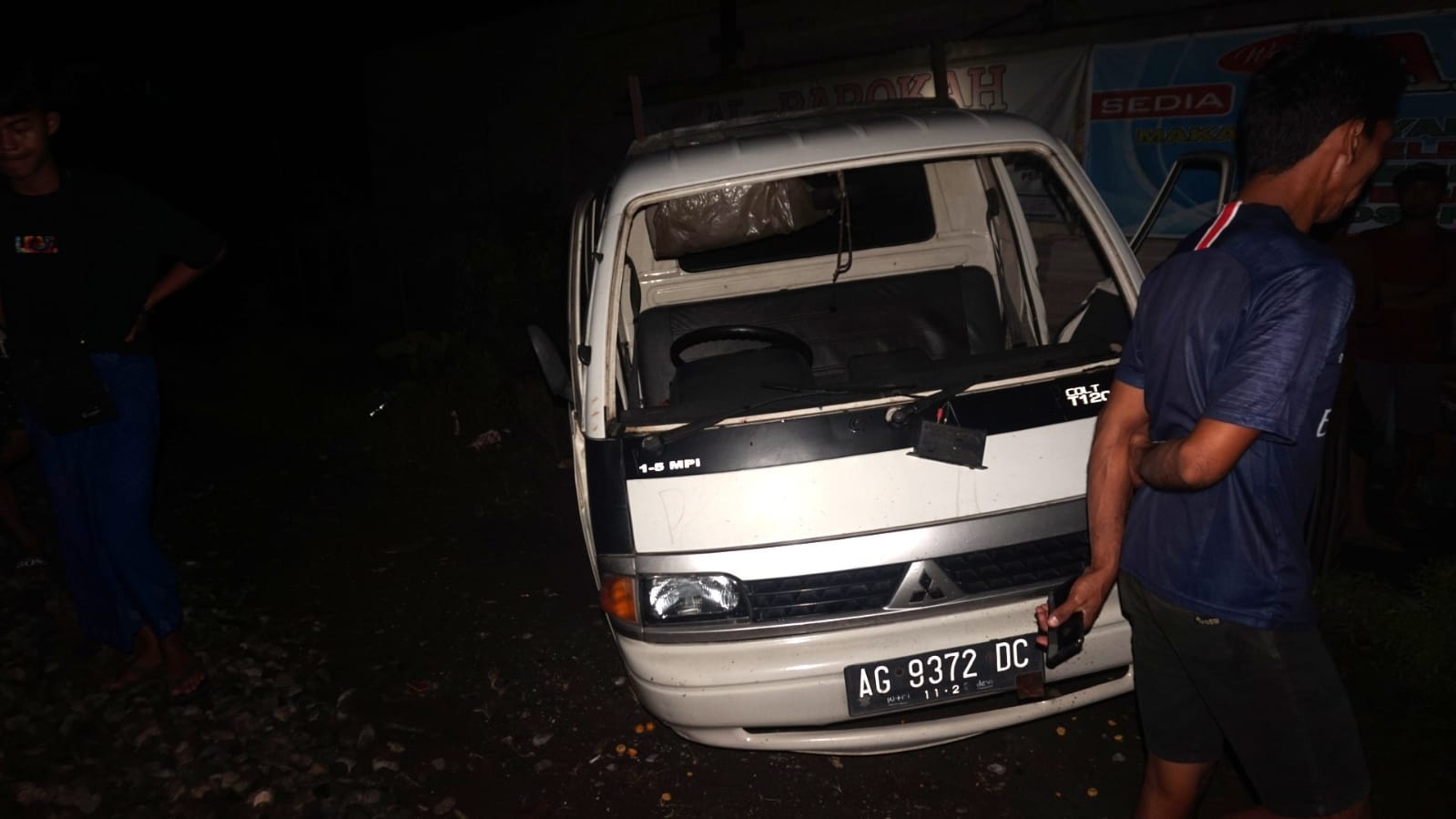 Kejadian Laka Lantas antara KA dan mobil bak terbuka di persimpangan sebidang di Desa Plosokandang Kecamatan Kedungwaru