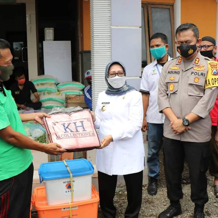 Bupati Jombang Hj Mundjidah Wahab bersama Kapolres Jombang AKBP Agung Setyo Nugroho S.I.K.