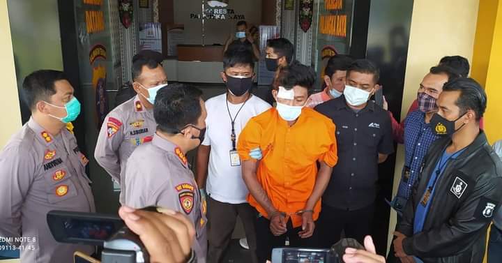 Tersangka jambret dan curas Palangka Raya saat dihadapkan dengan media massa. 