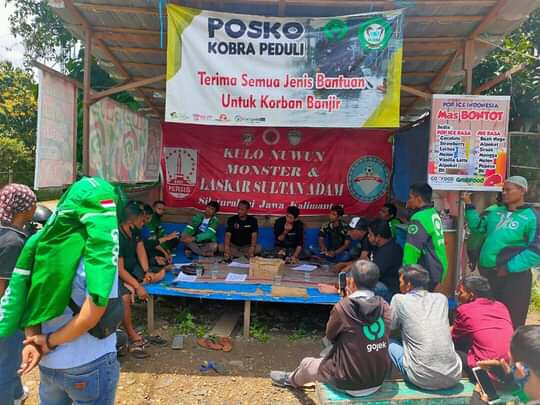 Komunitas driver ojol menggalang dana untuk rekannya yang menglaami kecelakaan.