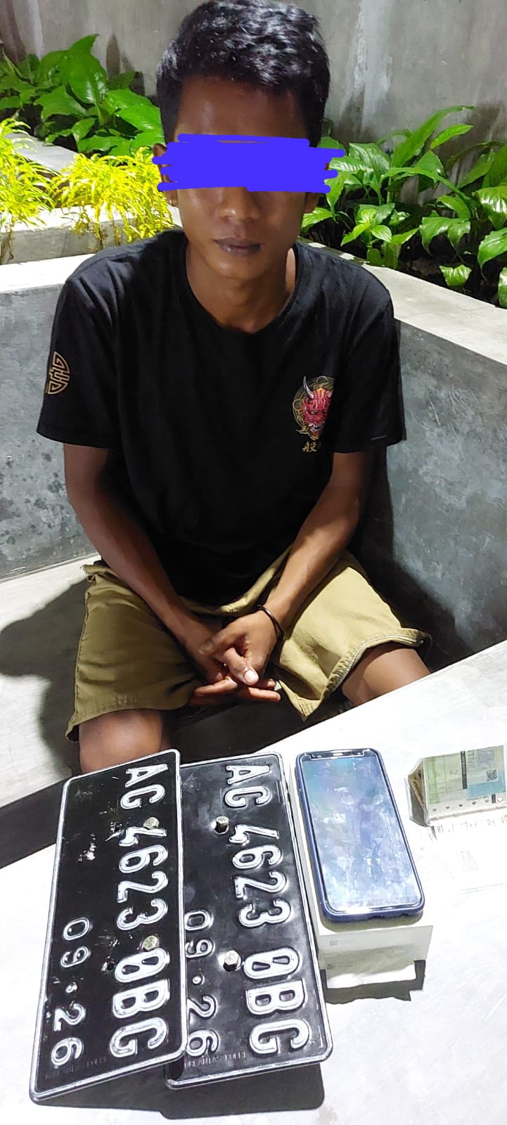 Pelaku bersama barang bukti yang diamankan (dok.Polisi)