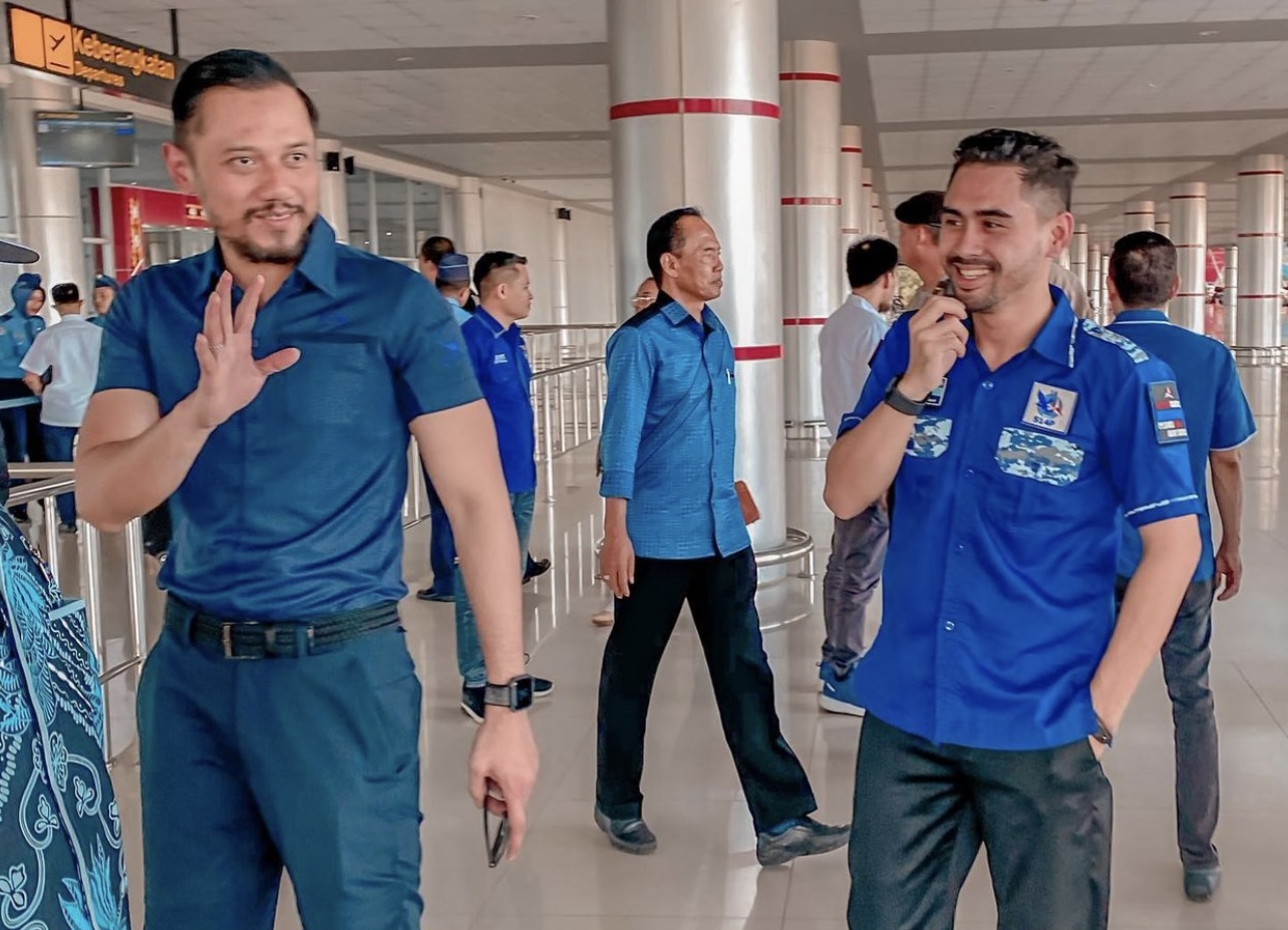 H Parij Ismeth Rinjani (sebelah kanan) saat mendampingi AHY kunjungan ke Kalimantan Tengah. (dok: tangkapan layar instagram)